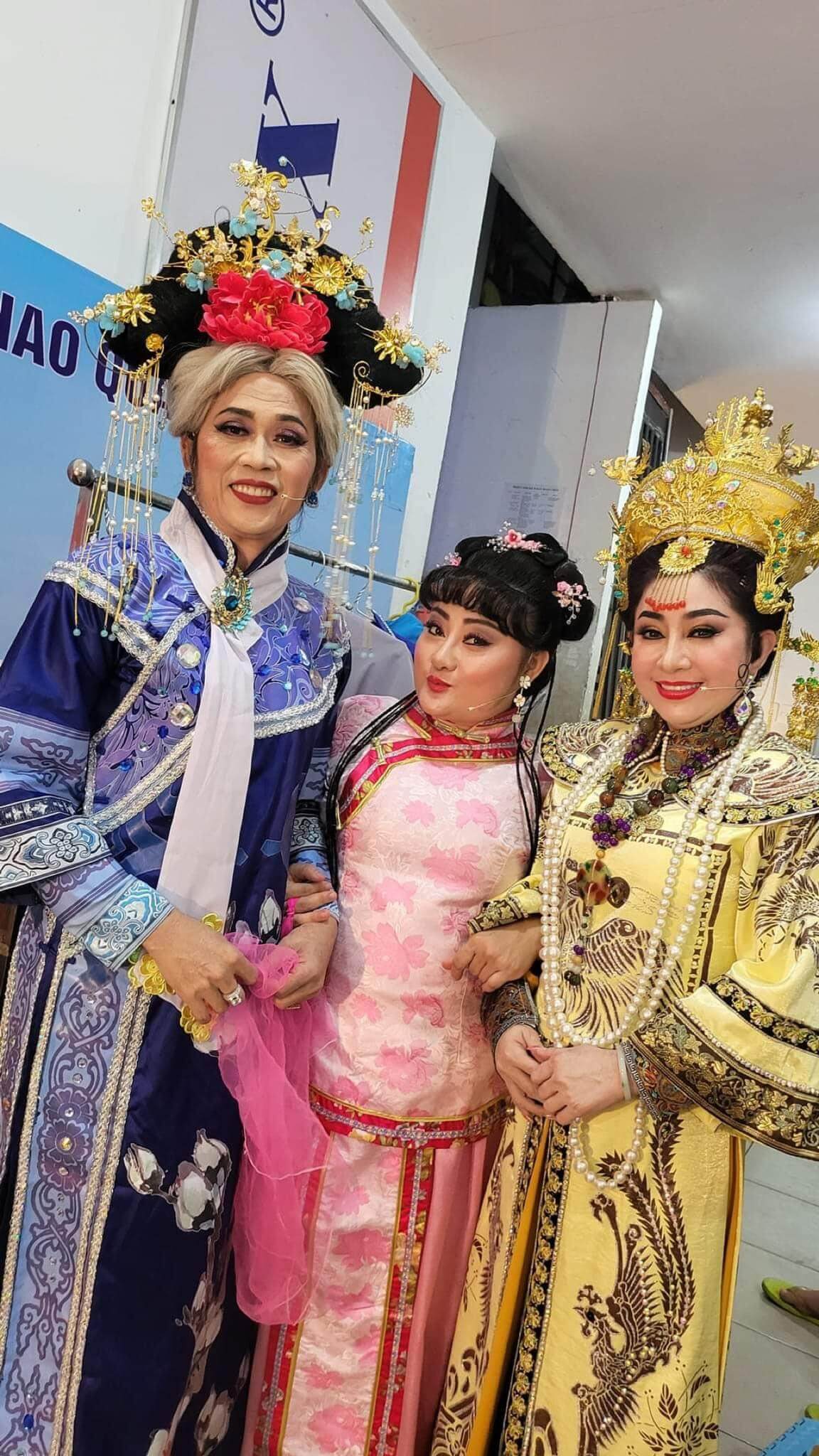 Bình Tinh cùng Hoài Linh, Thoại Mỹ và đoàn Huỳnh Long lưu diễn miễn phí tại miền Trung 4 Bình Tinh cùng Hoài Linh, Thoại Mỹ và đoàn Huỳnh Long lưu diễn miễn phí tại miền Trung ảnh 3